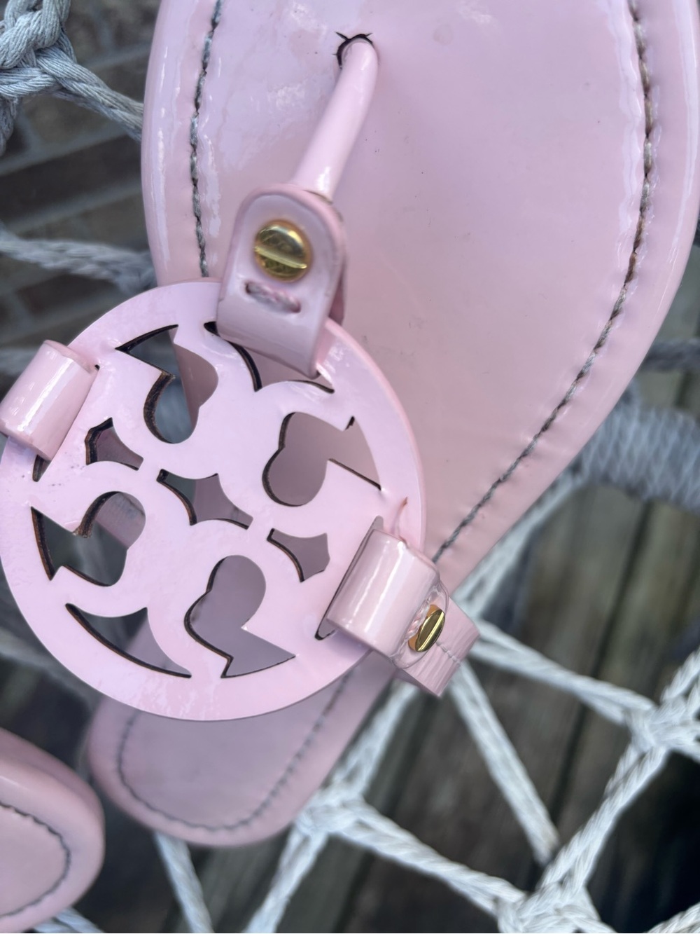 Tory Burch Miller Pink Patent Leather Logo Thong Sandals Size 7 - Picture 2 of 7